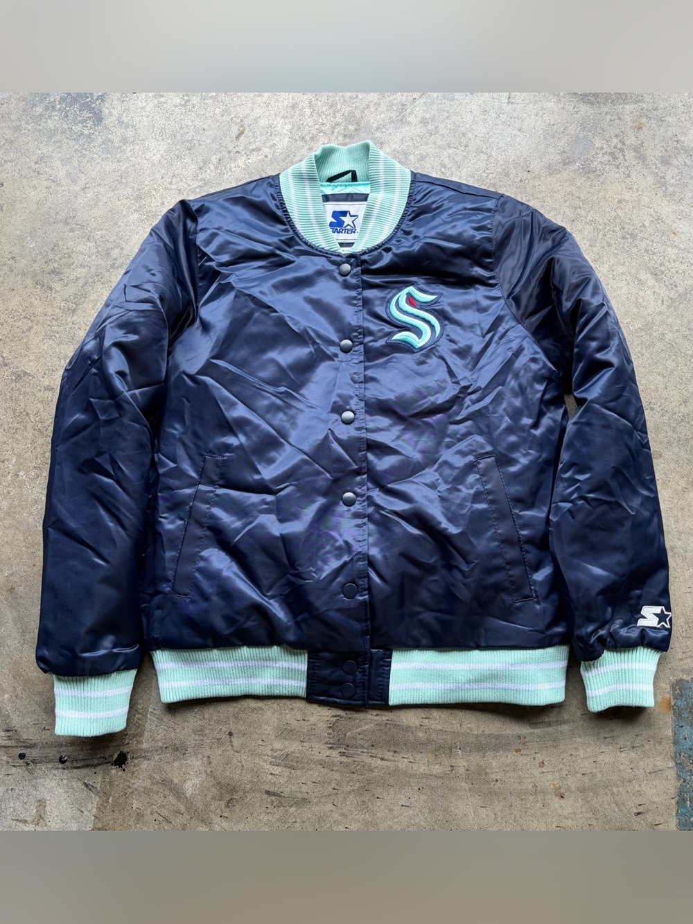 Seattle Kraken Starter Deep Sea Blue Stitched Logo Satin Varsity Full-Snap Jacke